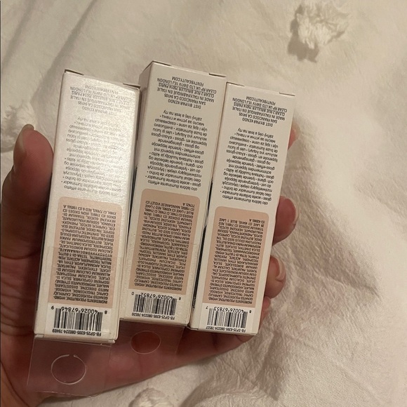 Fenty Beauty Gloss Bomb Oil Trio - Frosted Bunz, Rose Amber, Miss Jellyfish - Picture 7 of 7